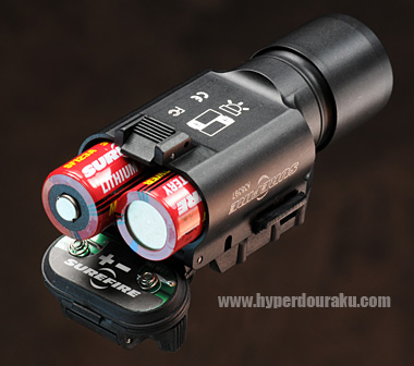 X300のバッテリーはCR123Aリチウム電池を2本