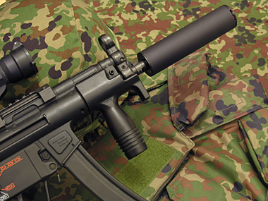 東京マルイ フルオートトレイサー MP5PDW 装着