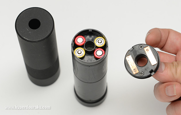 本体先端のキャップ