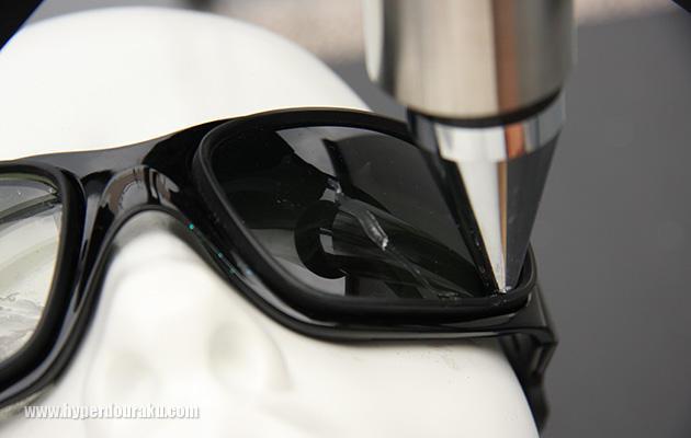 高性能光学レンズ「SELENITE™」を採用