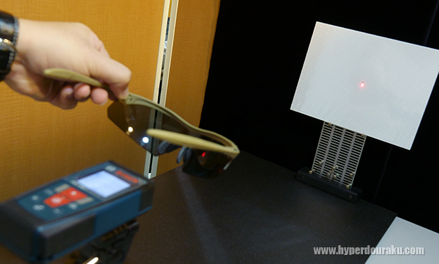 正しく装着し光学中心で対象物を見る