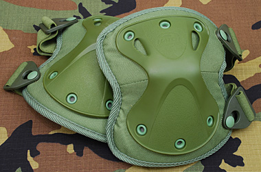 HATCH XTAK400 ニーパッド