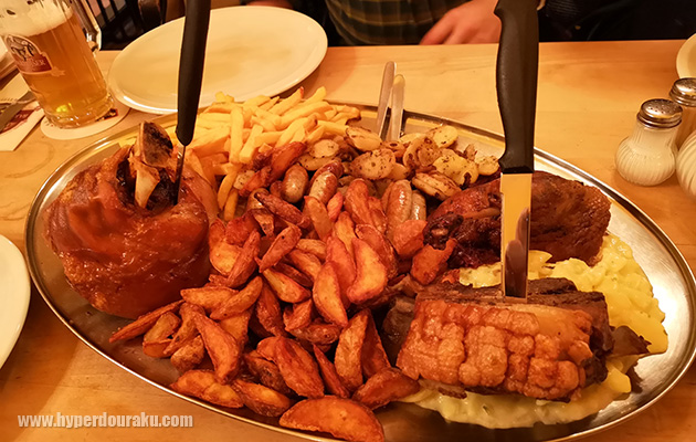 ソーセージ、ポテト、ビール