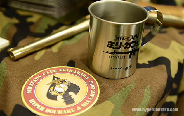 ステンレスマグカップとコースターもオリジナルで制作