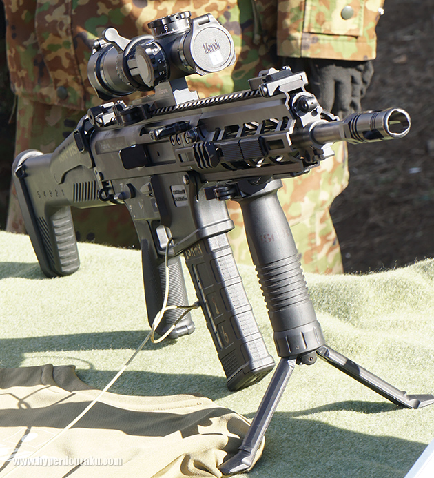 バイポッド付きフォアグリップ