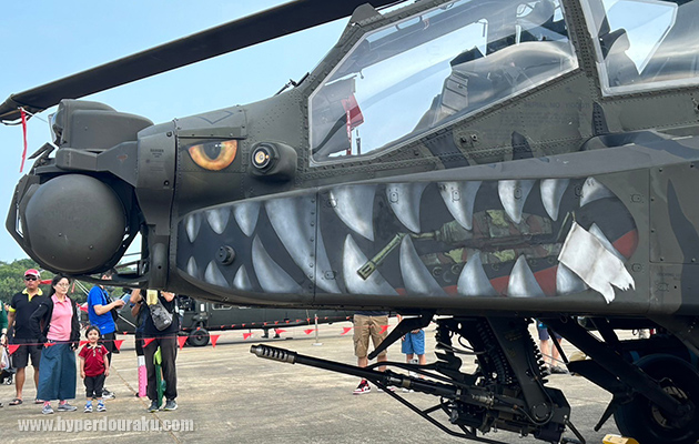 シャークマウスのノーズアート