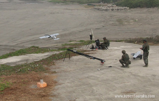 小型カタパルトから離陸