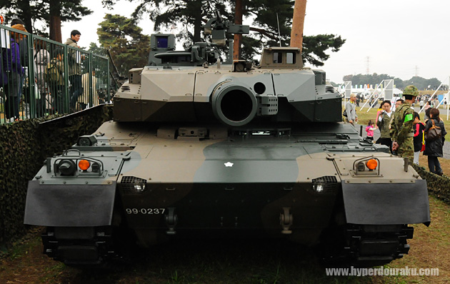 10式戦車　真正面