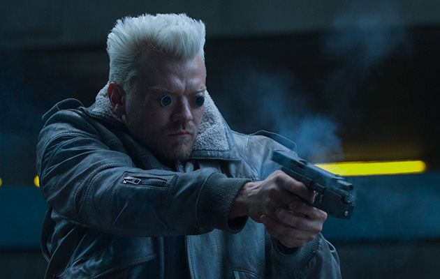 グロック17を使用するバトー