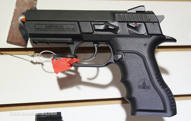 実銃のIWI Jericho 941 ポリマーフレーム