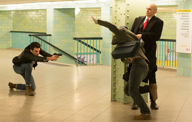 地下鉄駅で「47」と最初に接触