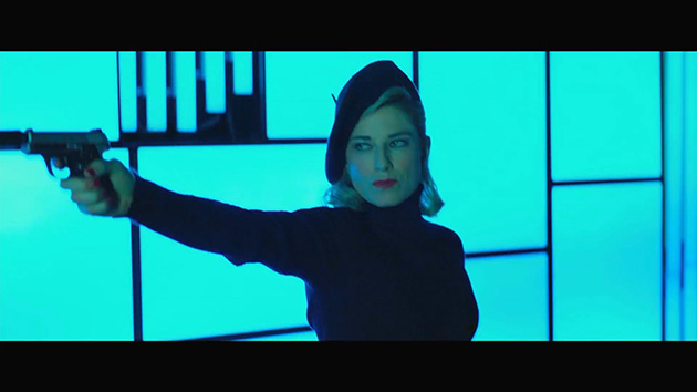 多くの殺し屋に命を狙われる