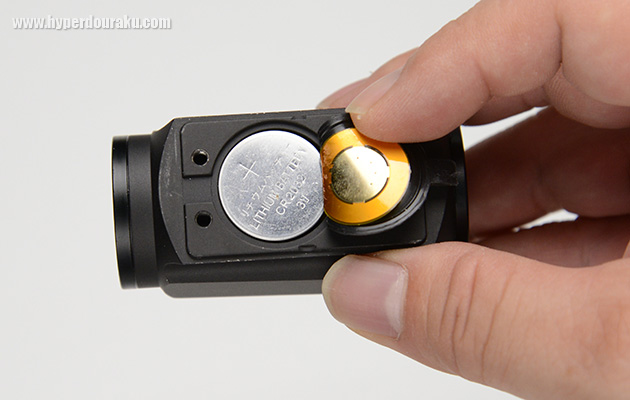 CR2032ボタン電池