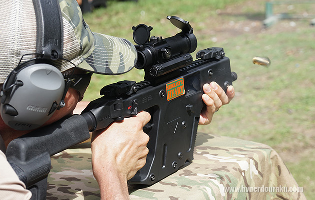 実物のクリスベクター.45でサイトイン