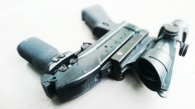 黒塗りの特急ガン