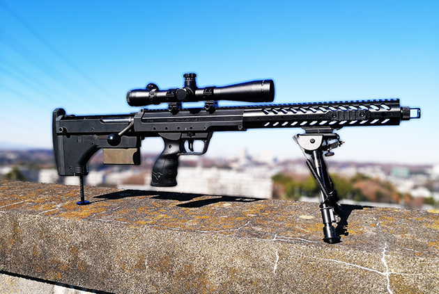 晴天の屋上と狙撃銃