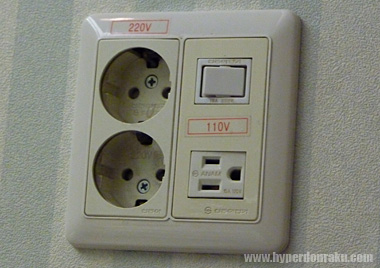 コンセントは基本220V