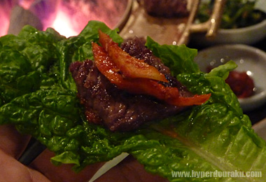 サンチュに乗せて食べる