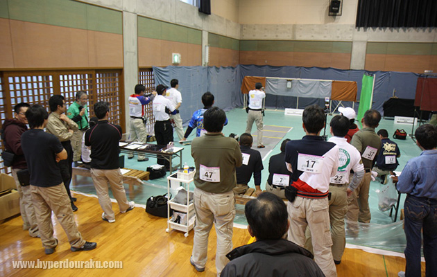 JANPS競技委員長タカシマ ヒデマツさんの射撃