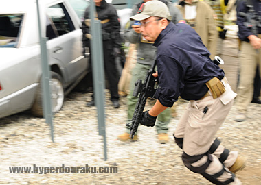 合図と共に振り返りざま走る