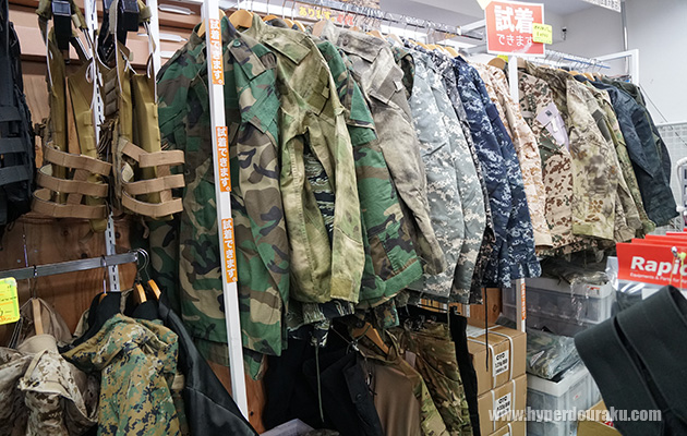 プレキャリや迷彩服