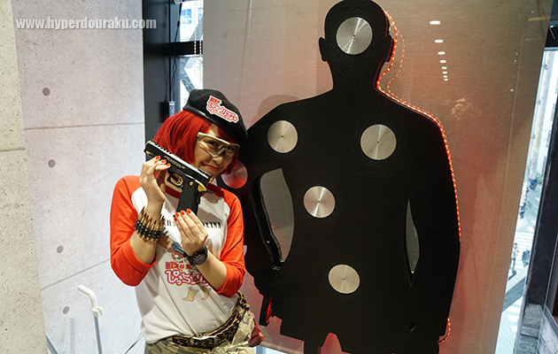 距離でハンドガンで当てる