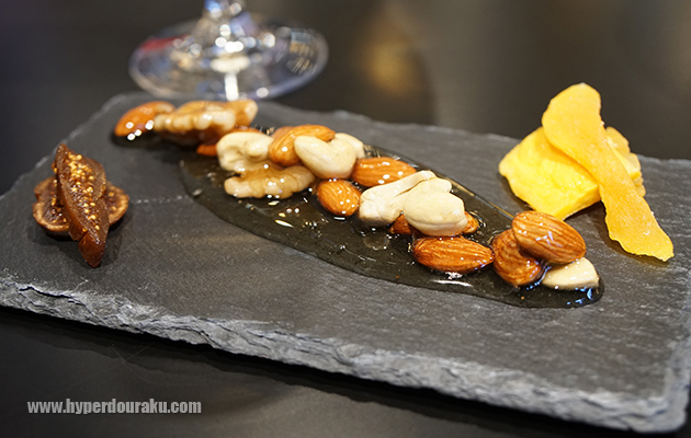 ミックスナッツの蜂蜜漬け