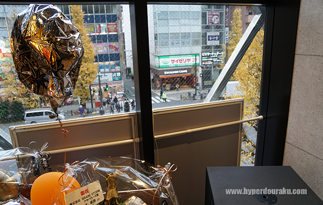 ちょうどサイゼリヤの向かい側あたり