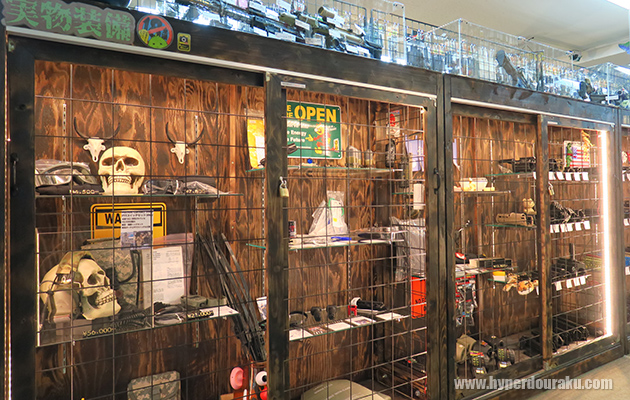 スタッフ手作りのショーケース