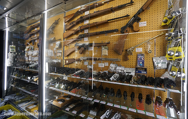 モデルガンのショーケース