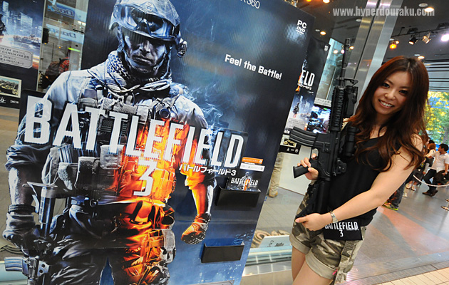 BF3の看板とお姉さん