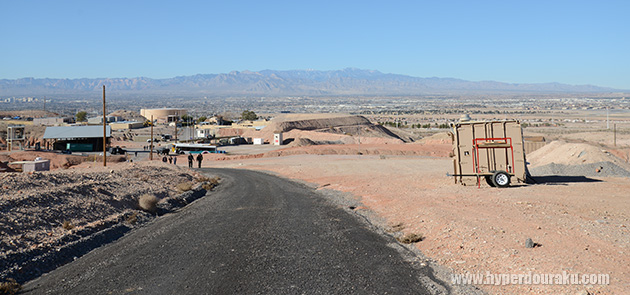 ネリス空軍基地の戦闘機が上空を周回