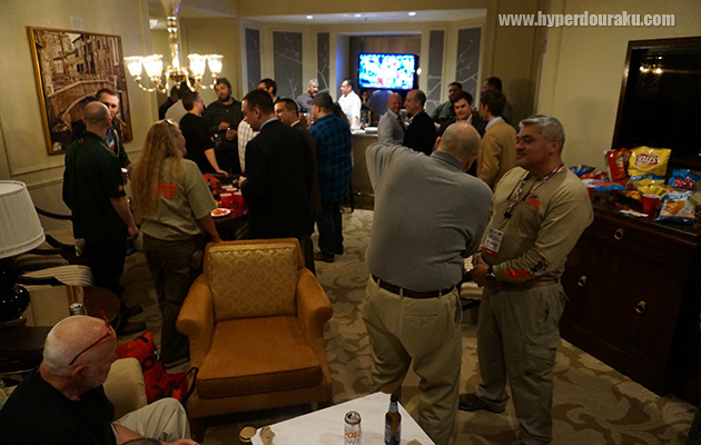 ホテルのスイートルームでプライベートパーティー