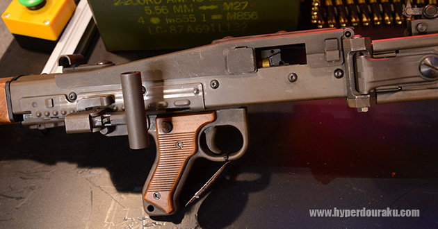 ストック内にバッテリーをセット