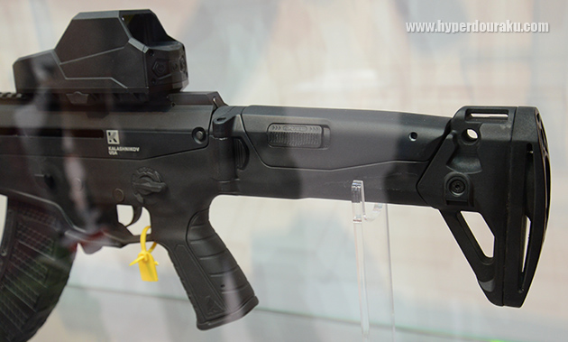 バットプレート形状が少し異なる