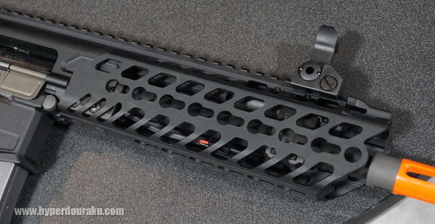 バッテリーはハンドガード内