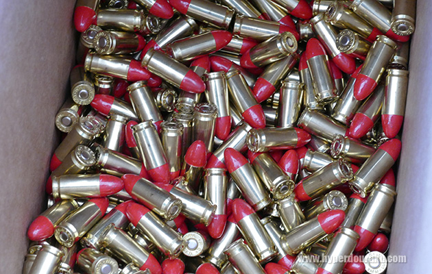 ピンクの樹脂コートされた9mm弾