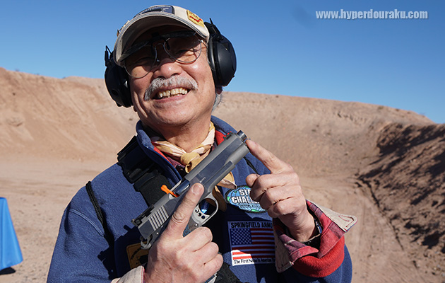 ガバをもってご満悦のタニコバさん