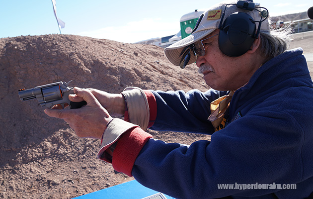 コブラも興味津々