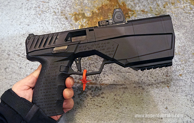 エジェクションポートから後がスライド