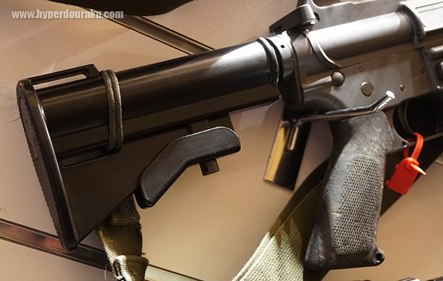 ストックはアルミ製の初期型タイプ