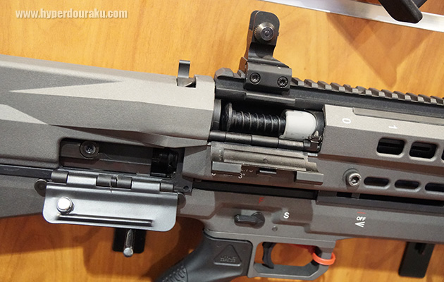 排莢はストック側のポートから