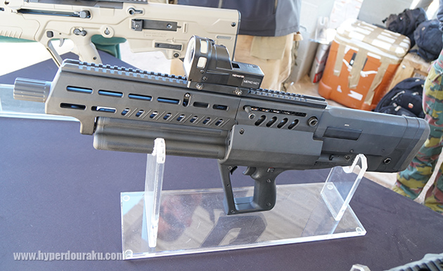 ハンドガード部分が回転式3本一体のロータリーチューブマガジン