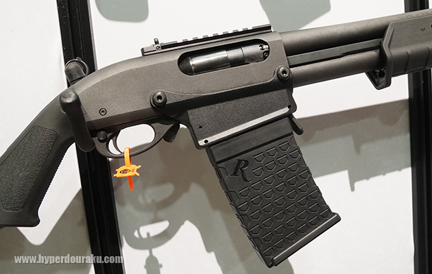 マガジンハウジングが大きく