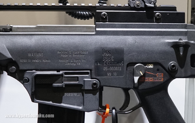 マガジンキャッチは左側