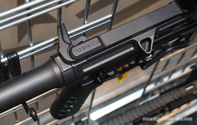 チャージングハンドル