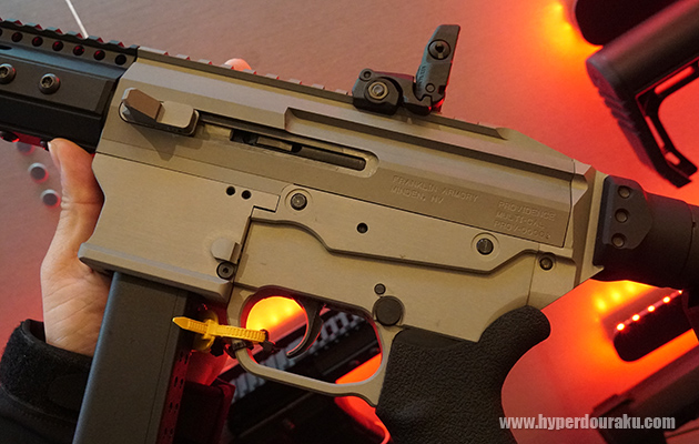 コッキングハンドル