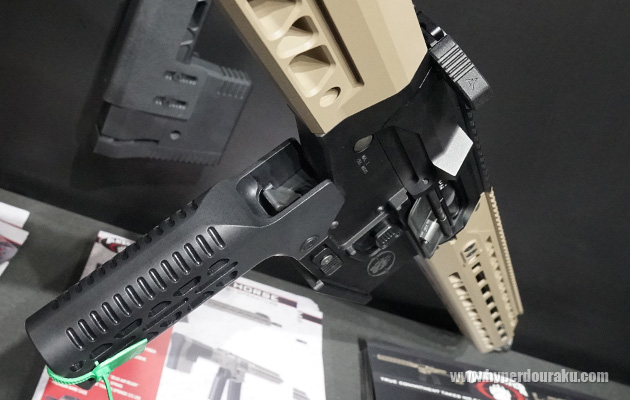 グリップの後ろ側に