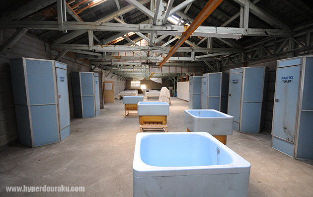 トイレとバスタブ