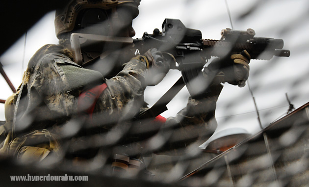 上下に視線を配らないとアジトの攻略は難しい